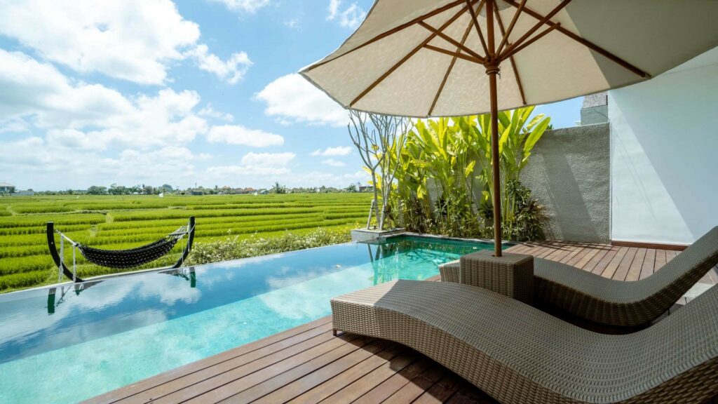 Ombak Luxury Residence poolview